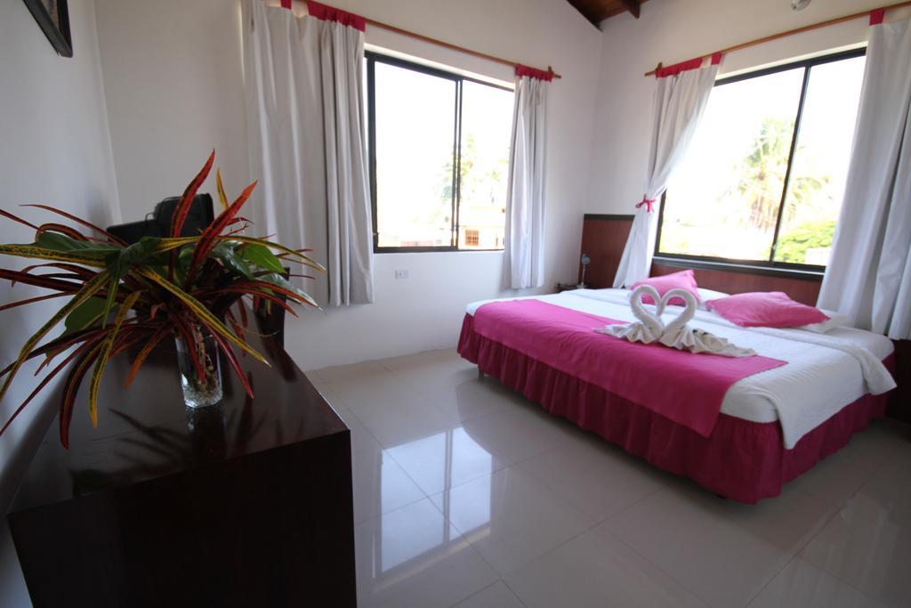 Hostal La Gran Tortuga Puerto Villamil Ngoại thất bức ảnh