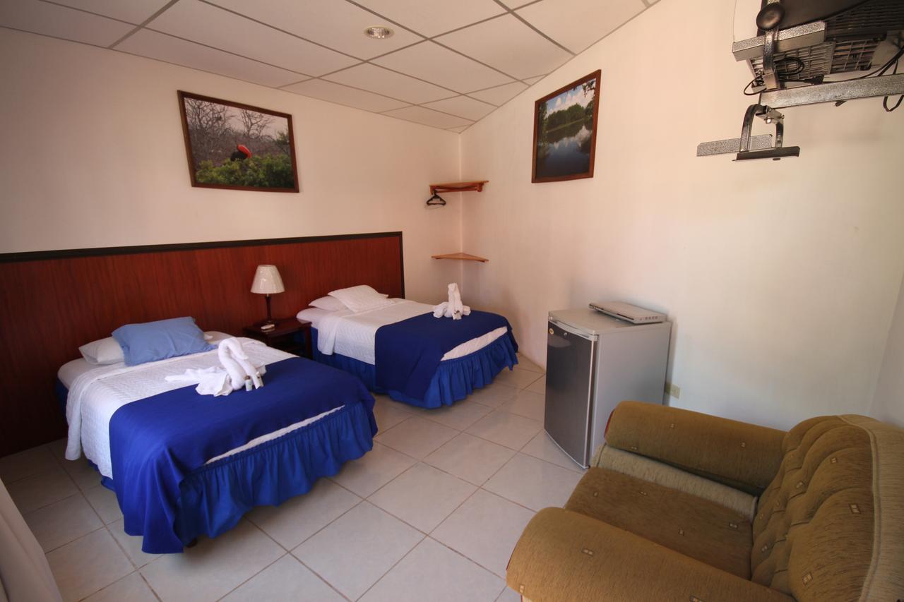 Hostal La Gran Tortuga Puerto Villamil Ngoại thất bức ảnh