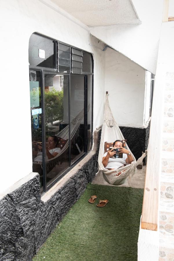 Hostal La Gran Tortuga Puerto Villamil Ngoại thất bức ảnh